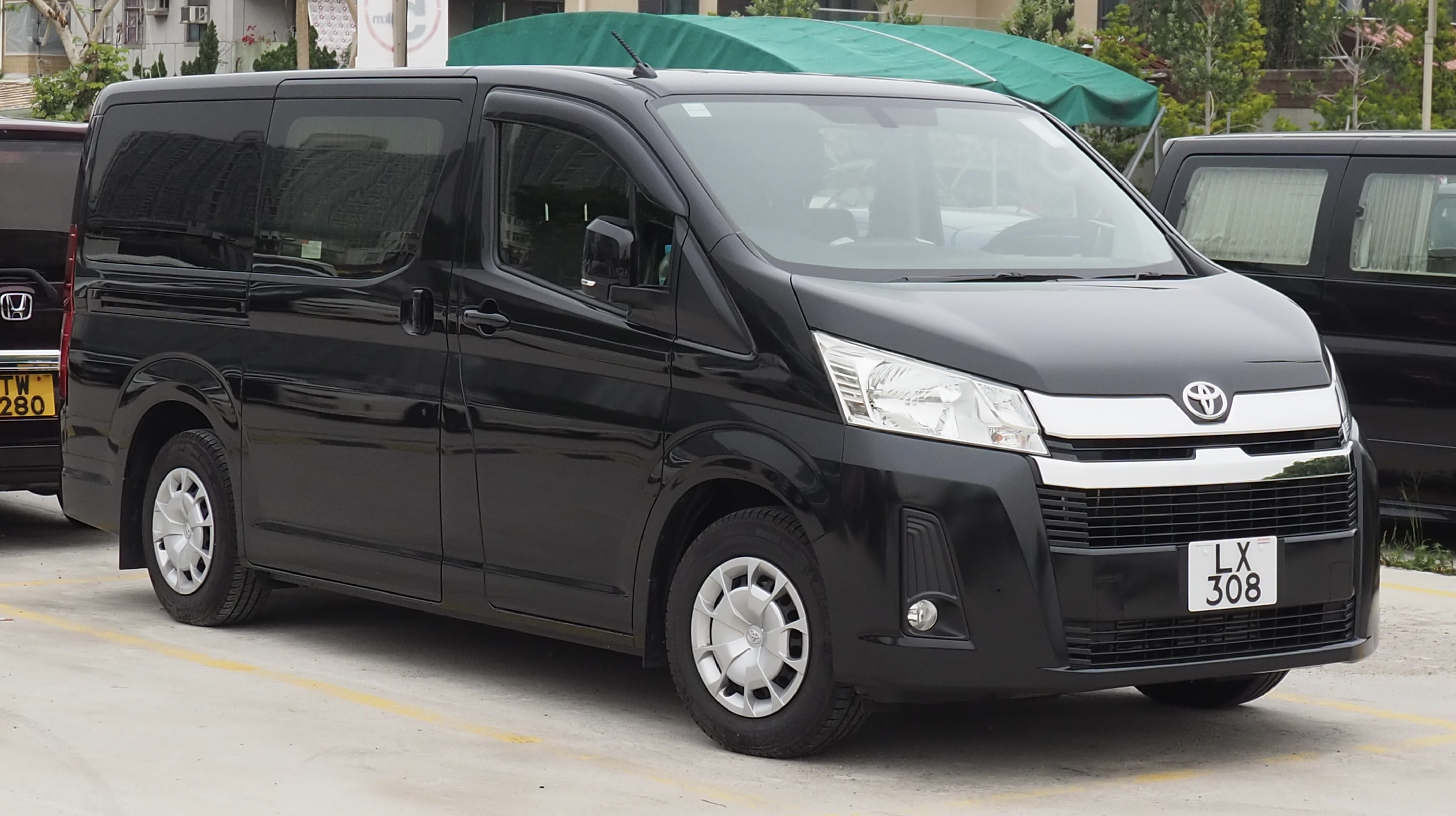 Enjoy the comfort and space provided by this modern unit. Just enjoy the transfer to your destination.